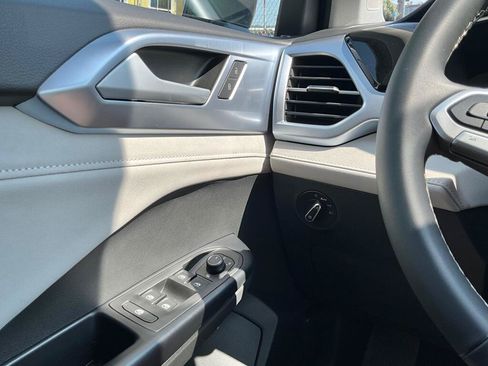 New 2026 Volkswagen Taos SE AWD/4WD image 24