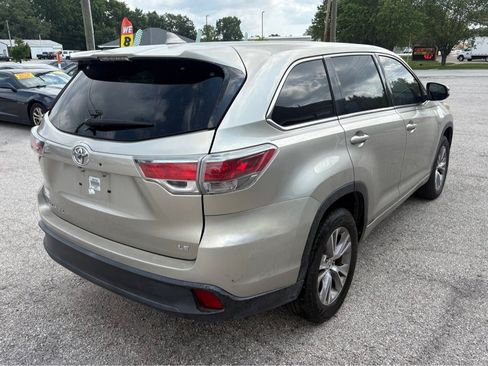 Used 2015 Toyota Highlander Plus FWD image 4