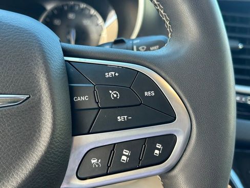 Used 2022 Chrysler Pacifica Touring-L image 23