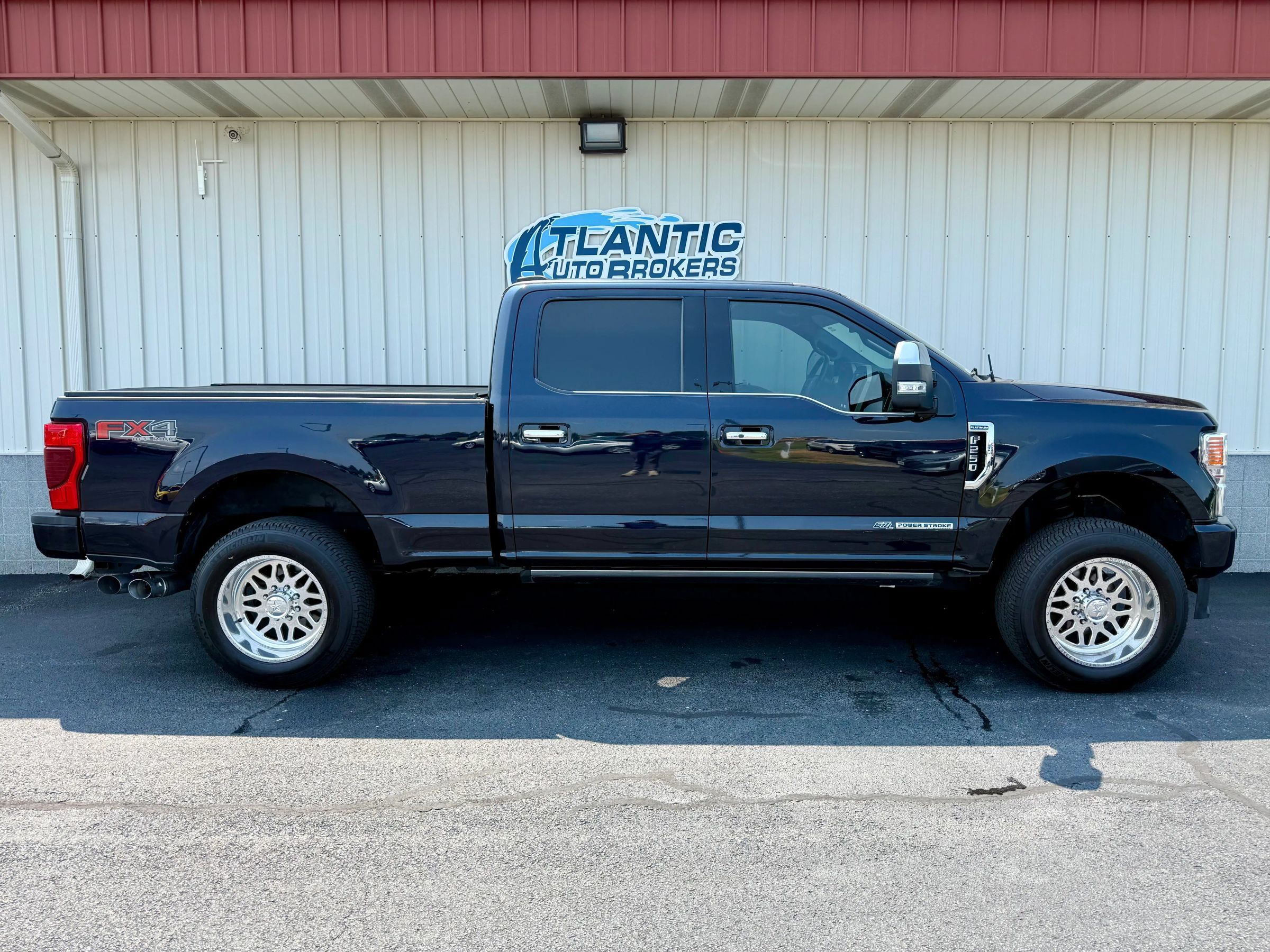 Used 2022 Ford F250 Platinum w/ FX4 Off-Road Package AWD/4WD image 3