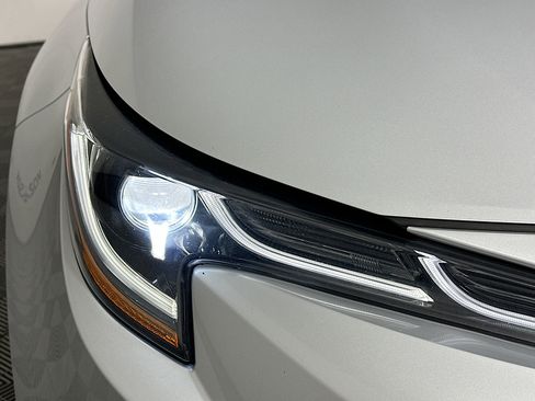 Used 2021 Toyota Corolla XLE image 9