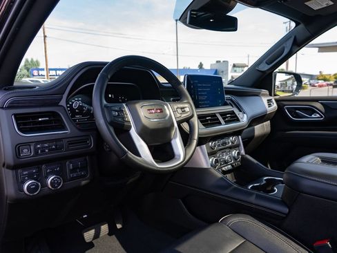 Used 2023 GMC Yukon XL SLT w/ SLT Premium Package AWD/4WD image 27