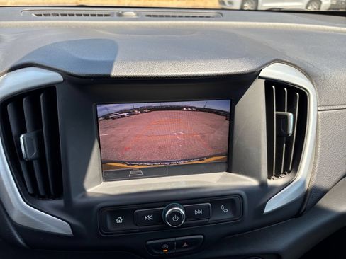 Used 2024 GMC Terrain SLE FWD image 22