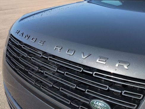 New 2026 Land Rover Range Rover Long Wheelbase SE AWD/4WD image 12