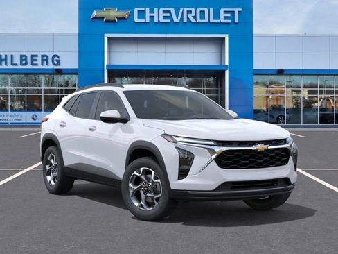 New 2026 Chevrolet Trax LT w/ LT Convenience Package FWD image 7