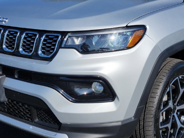 Used 2025 Jeep Compass Limited AWD/4WD image 7