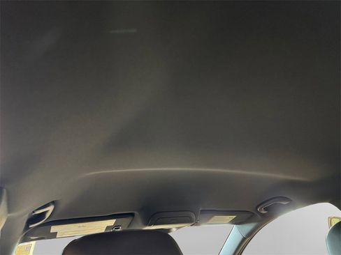 Used 2022 Chevrolet Equinox RS w/ Infotainment Package image 23