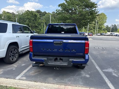 Used 2025 Toyota Tacoma TRD Sport AWD/4WD image 42