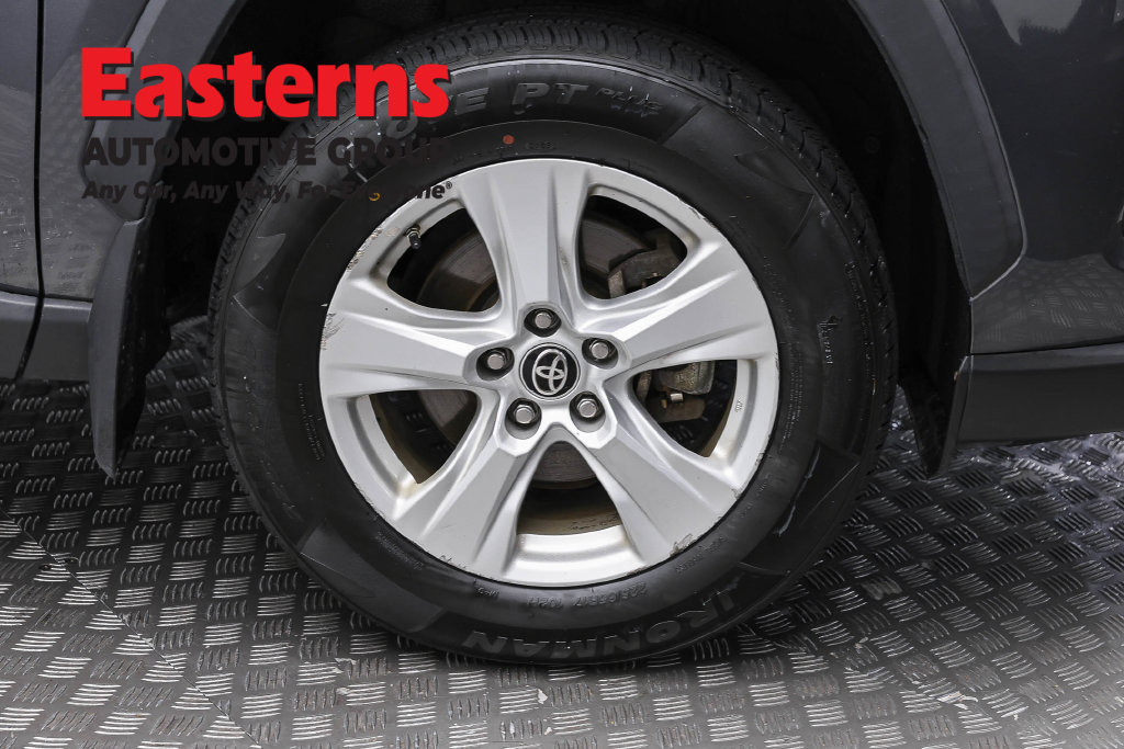 Used 2021 Toyota RAV4 LE w/ Carpet Mat Package (TMS) AWD/4WD image 32