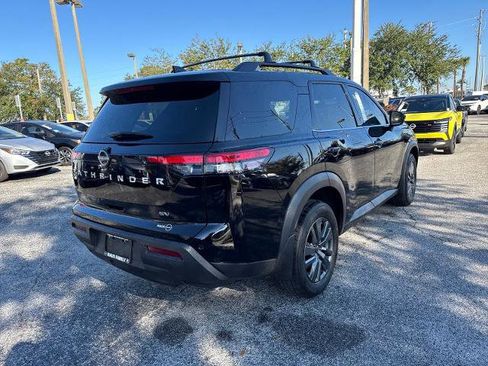 Certified 2024 Nissan Pathfinder SV image 5