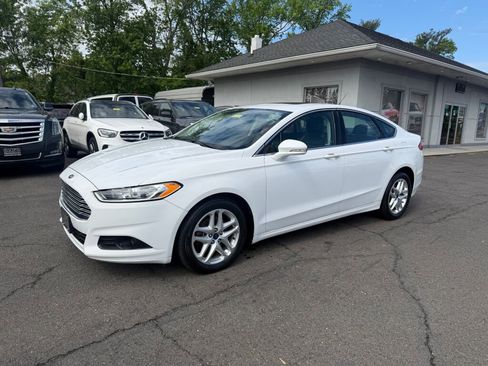Used 2014 Ford Fusion SE w/ Equipment Group 202A FWD image 3