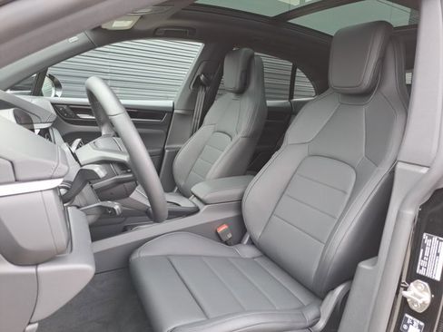 New 2026 Porsche Macan Electric image 4