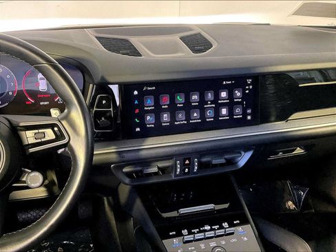 Certified 2024 Porsche Cayenne AWD/4WD image 16
