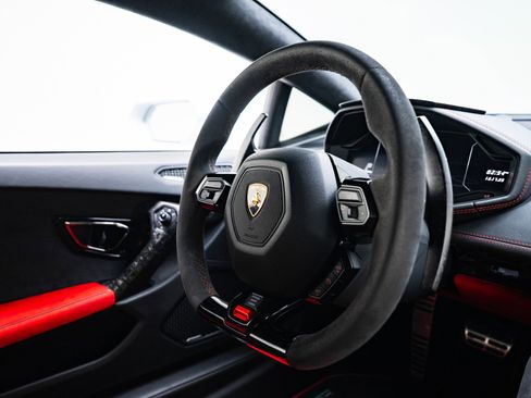 Used 2020 Lamborghini Huracan EVO image 36