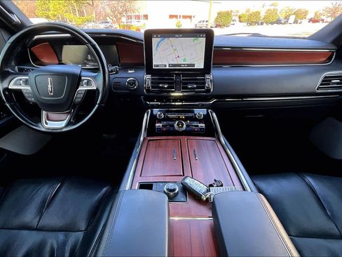 Used 2021 Lincoln Navigator Reserve image 15