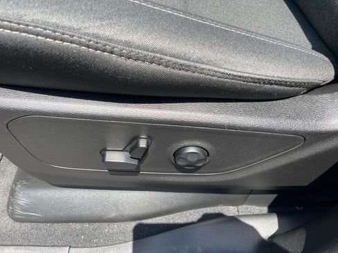 Used 2019 RAM 1500 Big Horn RWD image 9