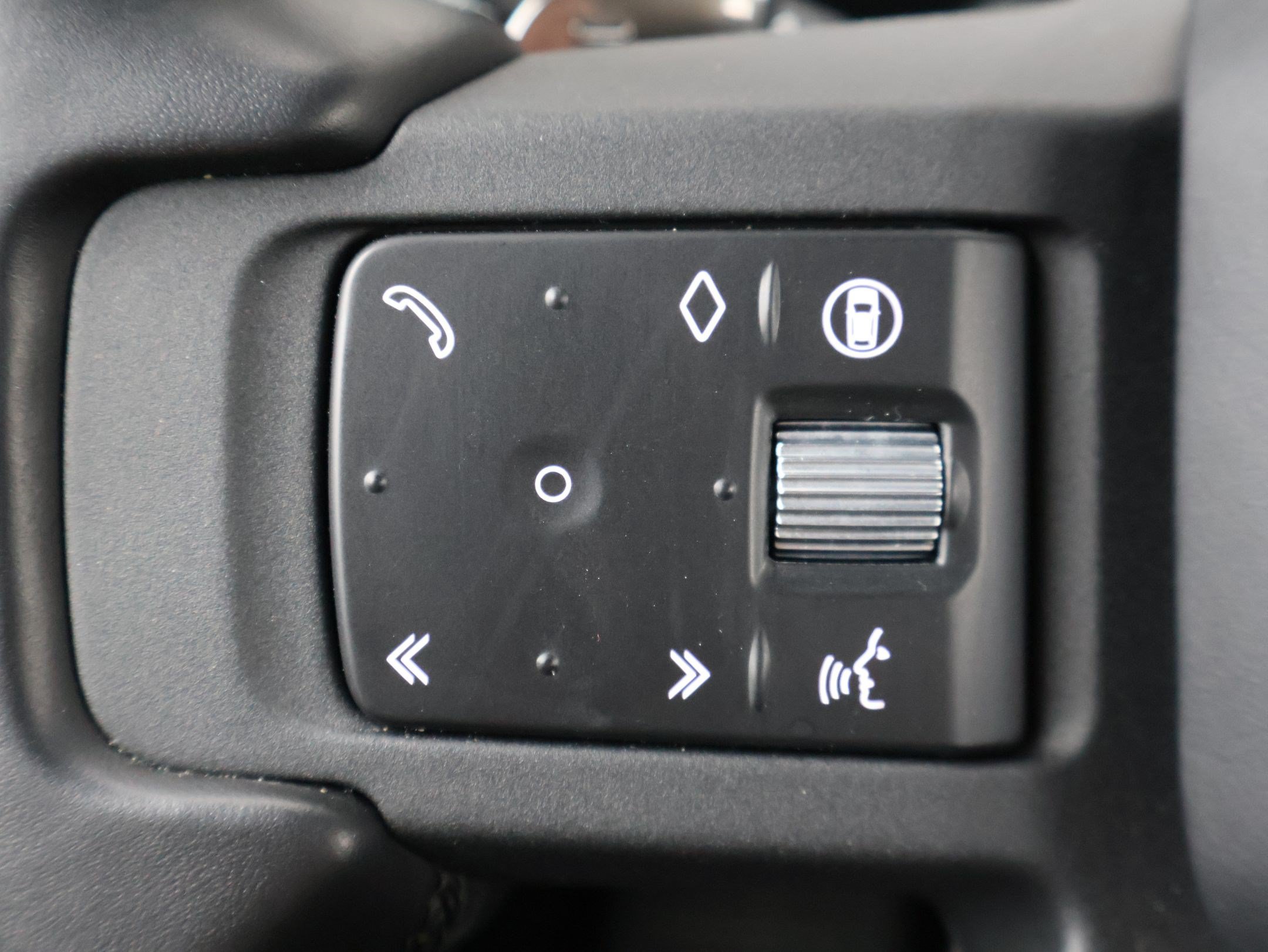 Used 2025 Land Rover Defender 110 V8 AWD/4WD image 16