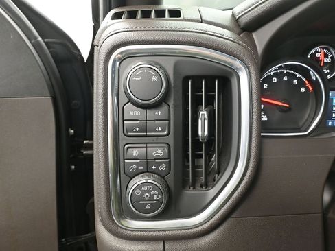 Used 2019 Chevrolet Silverado 1500 LTZ image 37