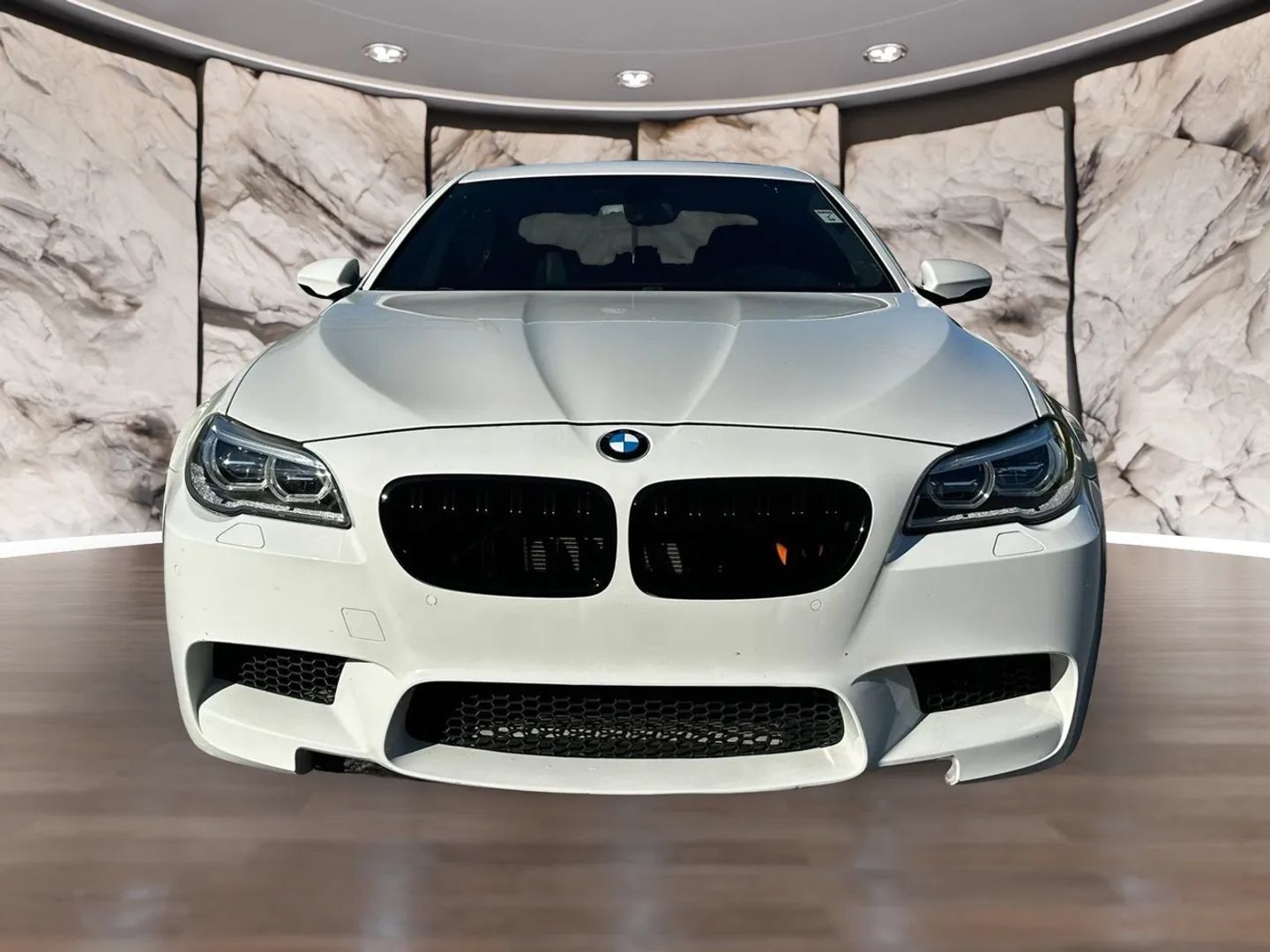Used 2014 BMW M5 RWD image 2