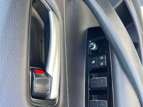 Used 2020 Toyota Corolla SE w/ SE Preferred Package FWD image 11