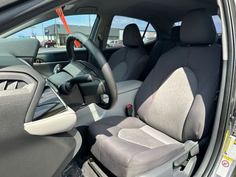 Used 2018 Toyota Camry L image 13