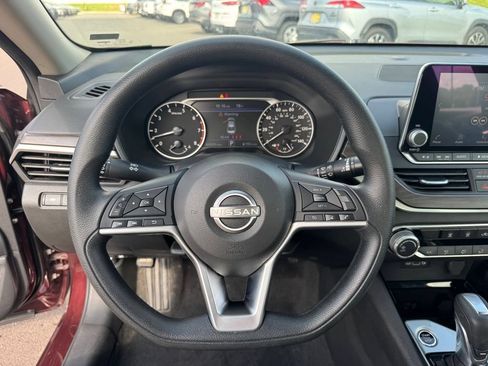 Used 2024 Nissan Altima 2.5 SV FWD image 20
