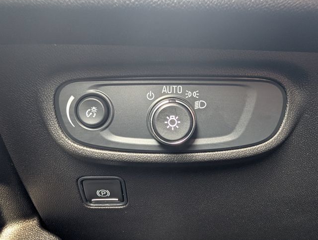 Used 2024 GMC Terrain SLE FWD image 25