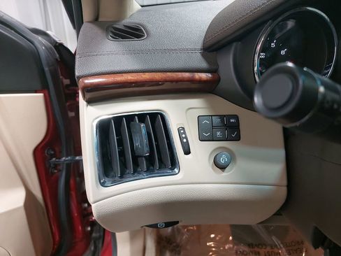 Used 2008 Cadillac CTS 3.6 w/ Wood Trim Package image 23