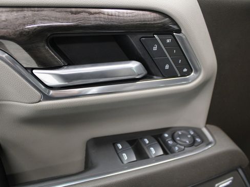 Used 2025 Chevrolet Silverado 2500 LTZ w/ LTZ Plus Package image 13