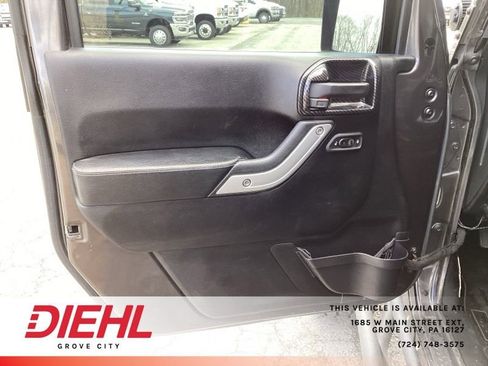 Used 2016 Jeep Wrangler Unlimited Rubicon image 15