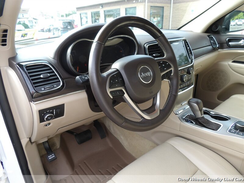 Used 2019 Jeep Grand Cherokee Overland AWD/4WD image 10