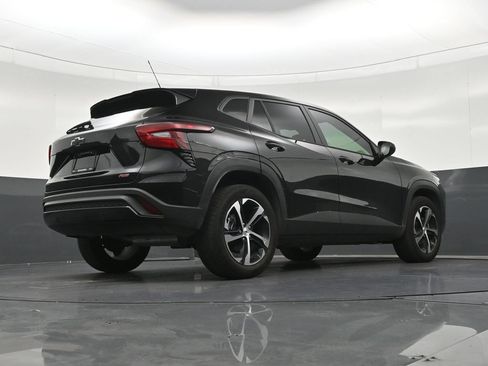 Used 2025 Chevrolet Trax RS w/ Driver Confidence Package FWD image 27
