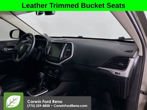 Used 2016 Jeep Cherokee Trailhawk w/ Comfort/Convenience Group image 28