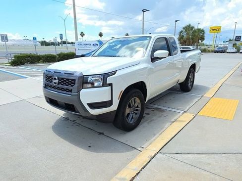 Used 2025 Nissan Frontier SV RWD image 9