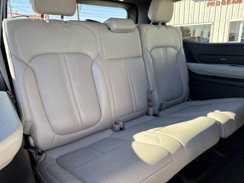 Certified 2025 Jeep Wagoneer 4WD image 9