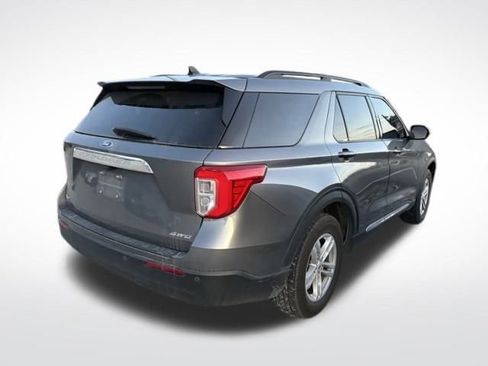 Used 2022 Ford Explorer XLT image 4