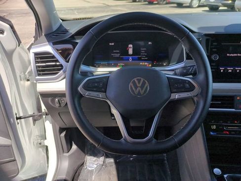 Used 2025 Volkswagen Taos SE FWD image 20