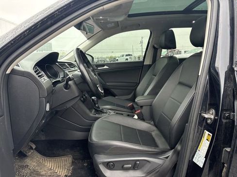 Used 2019 Volkswagen Tiguan SE w/ Panoramic Sunroof Package AWD/4WD image 4