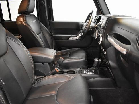 Used 2017 Jeep Wrangler Unlimited Rubicon w/ Cold Weather Group image 21