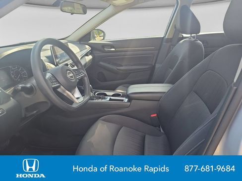 Used 2024 Nissan Altima 2.5 SV FWD image 10