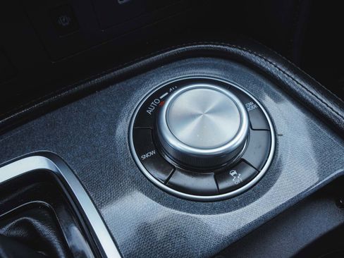 Used 2023 Nissan Armada SL w/ Midnight Edition Package image 30