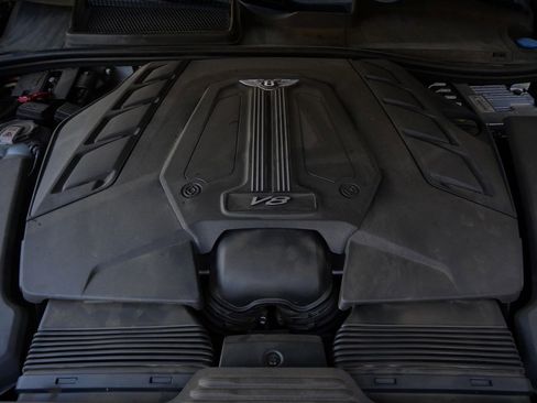 Used 2022 Bentley Bentayga image 23