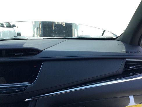 New 2025 Cadillac XT6 Luxury image 26