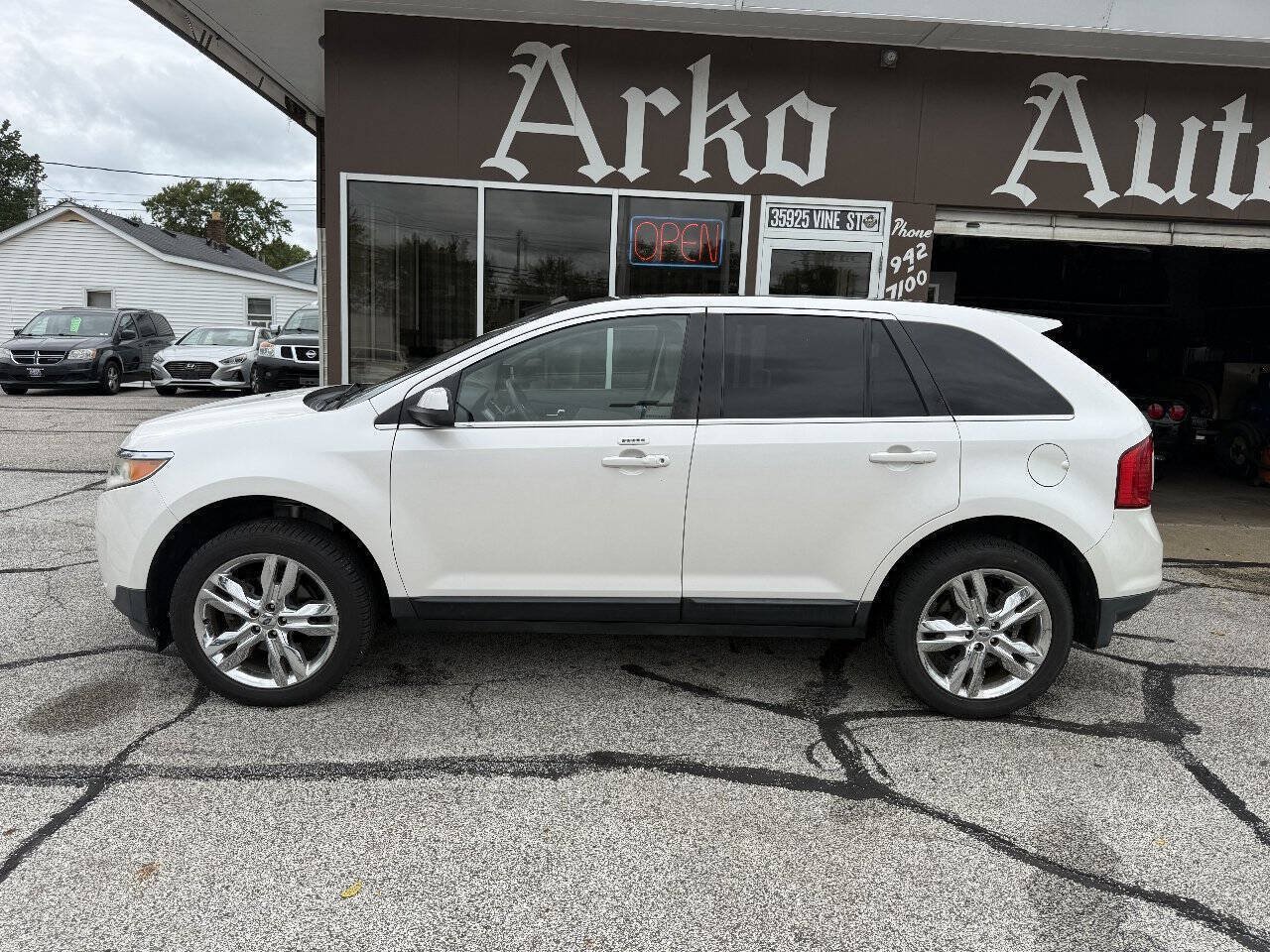 Used 2011 Ford Edge Limited w/ 301A Rapid Spec Order Code FWD image 5