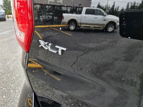 Used 2016 Ford Explorer XLT w/ Equipment Group 202A AWD/4WD image 9