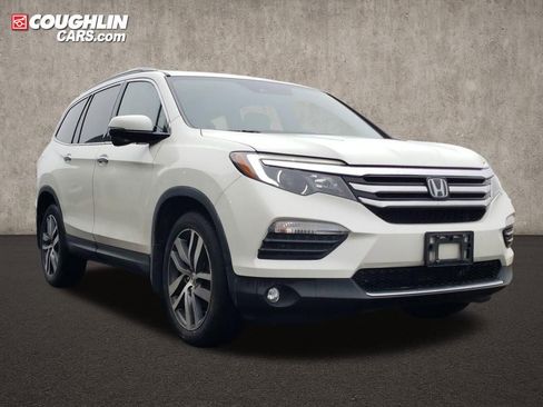 Used 2017 Honda Pilot Touring image 1