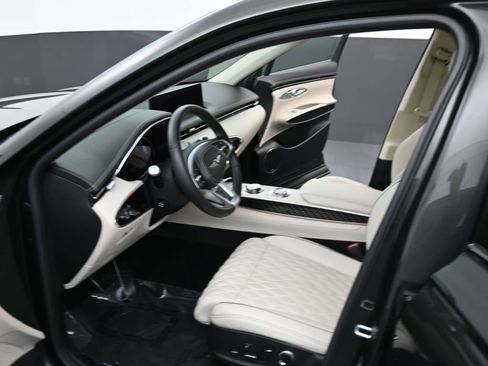 Used 2025 Genesis GV70 3.5T Sport w/ Sport Prestige Package image 12