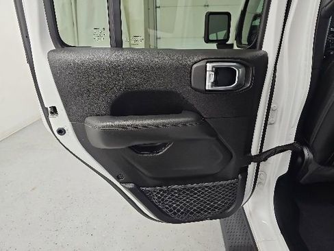 Used 2020 Jeep Wrangler Unlimited Sahara AWD/4WD image 27