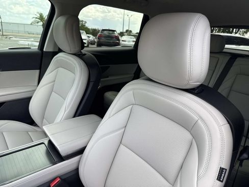 New 2026 Lincoln Nautilus Premier AWD/4WD image 21
