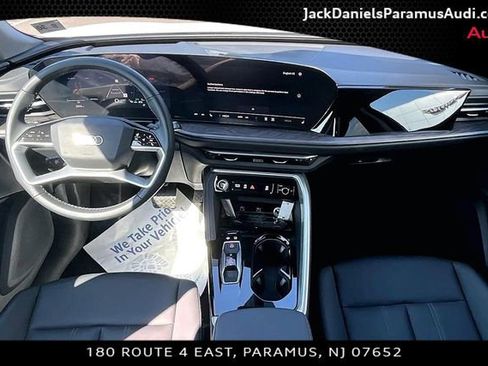 Used 2025 Audi Q5 Premium w/ Convenience Package image 12